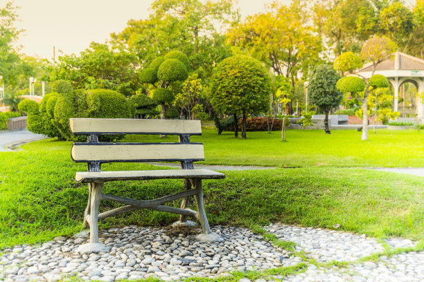 園林草坪應(yīng)該如何養(yǎng)護(hù)？